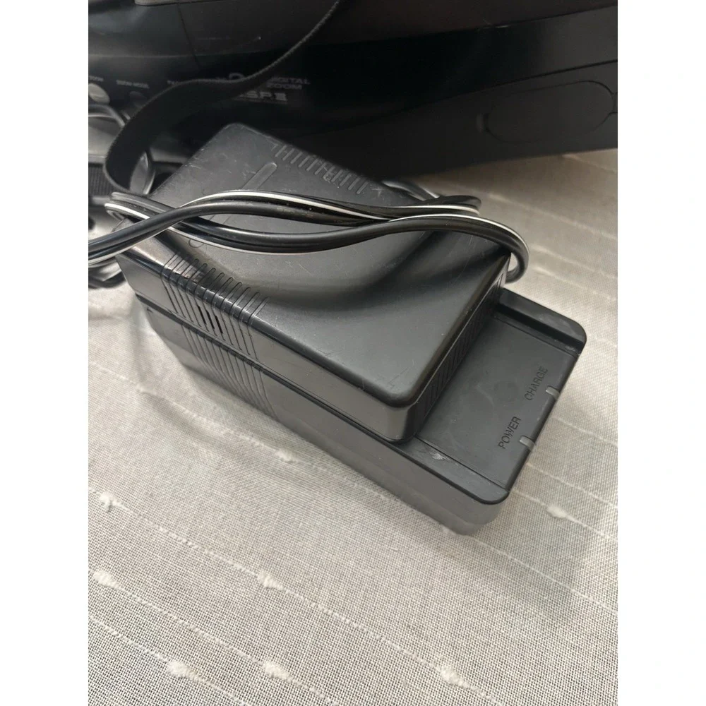 Hitachi 2900A Camcorder With Bag, Battery Charger And Battery- Parts Only!!!
